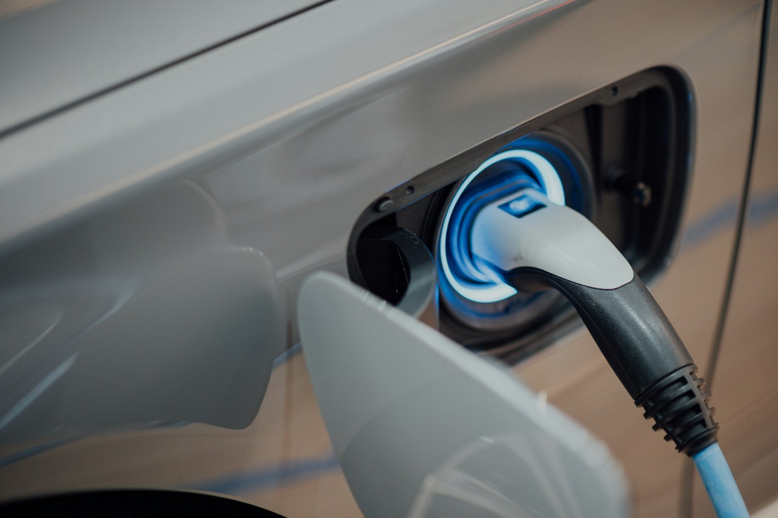 Battery and energy storage